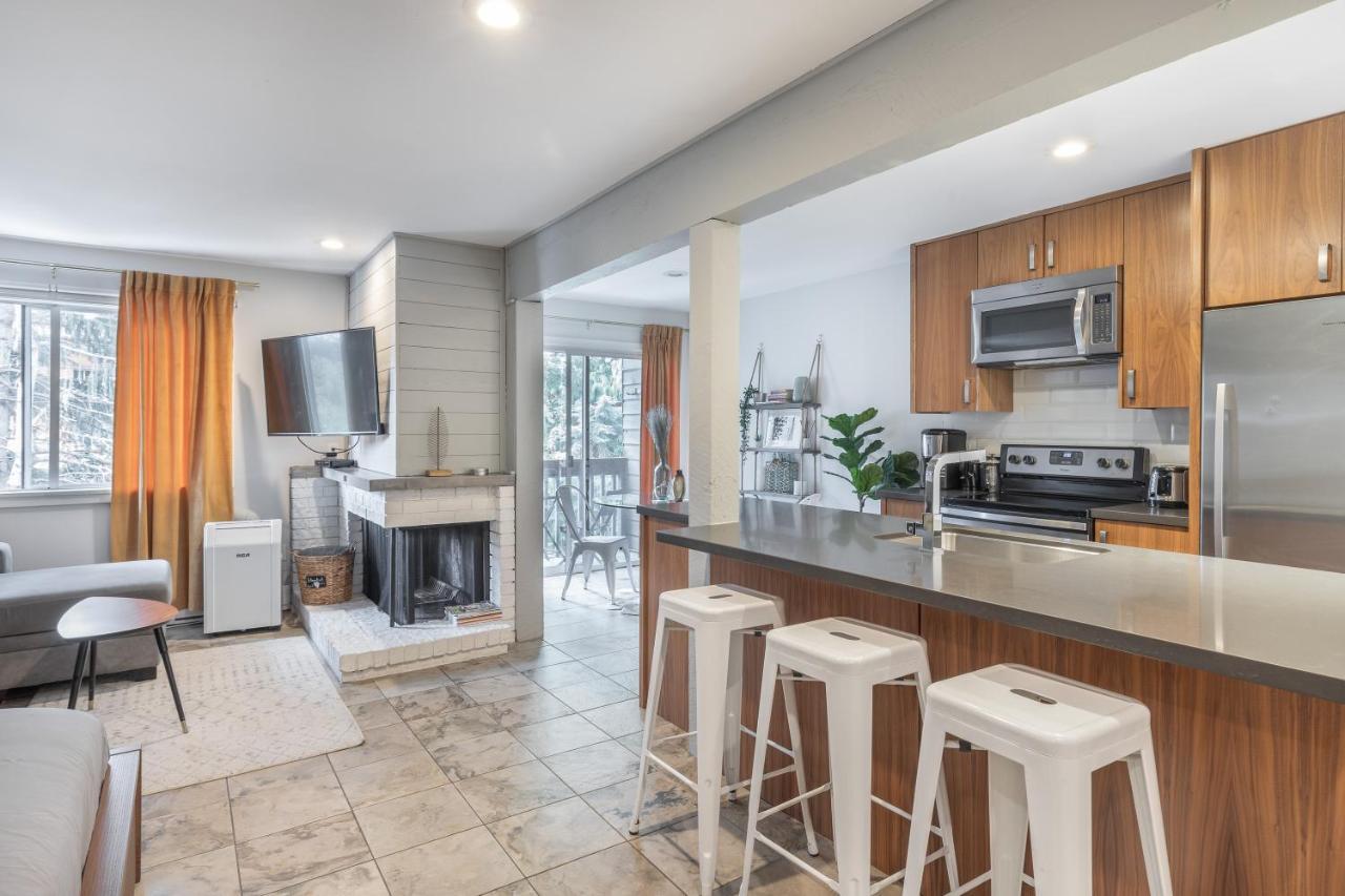Updated Whistler Creek Studio With Parking วิสต์เลอร์ ภายนอก รูปภาพ