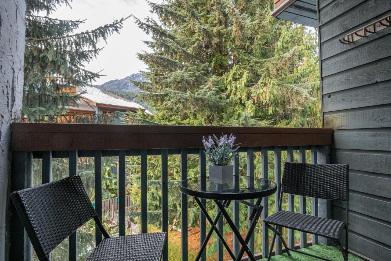 Updated Whistler Creek Studio With Parking วิสต์เลอร์ ภายนอก รูปภาพ